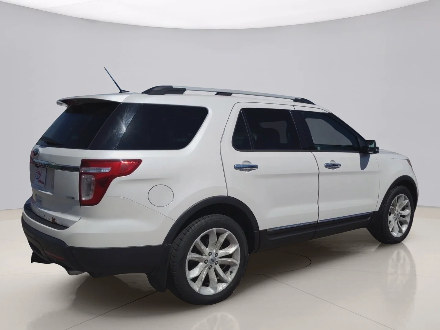 Used 2013 White Ford LIMITED image 5