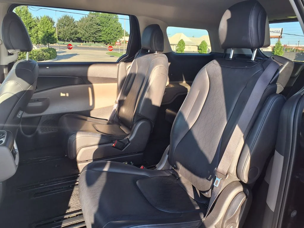 Used 2025 Gray Kia LXS image 18