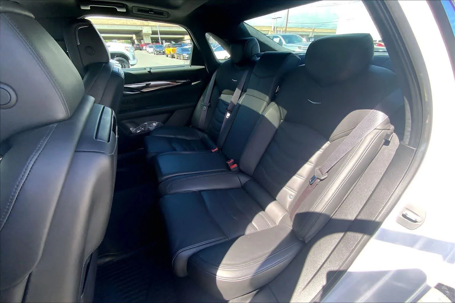 Used 2017 CRYSTAL WHITE TRICOAT Cadillac Platinum AWD image 29