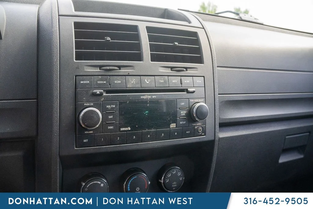 Used 2007 Black Dodge SXT image 7