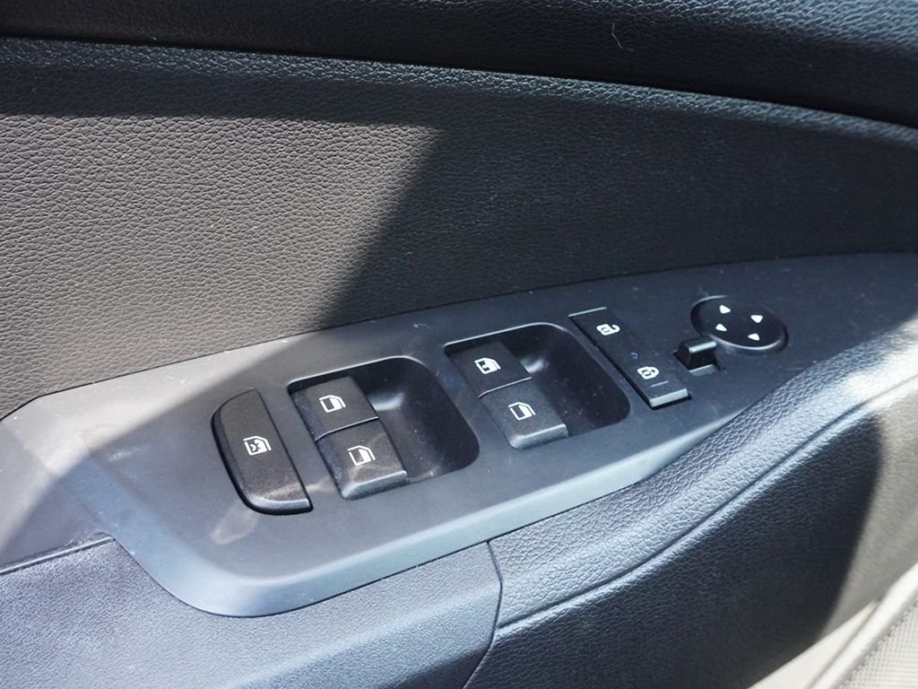 Used 2023 White Kia LX image 31