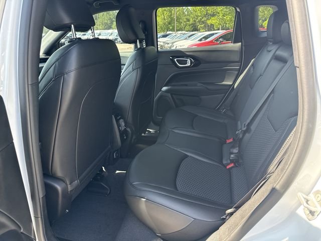 New 2026 White Jeep Latitude image 20