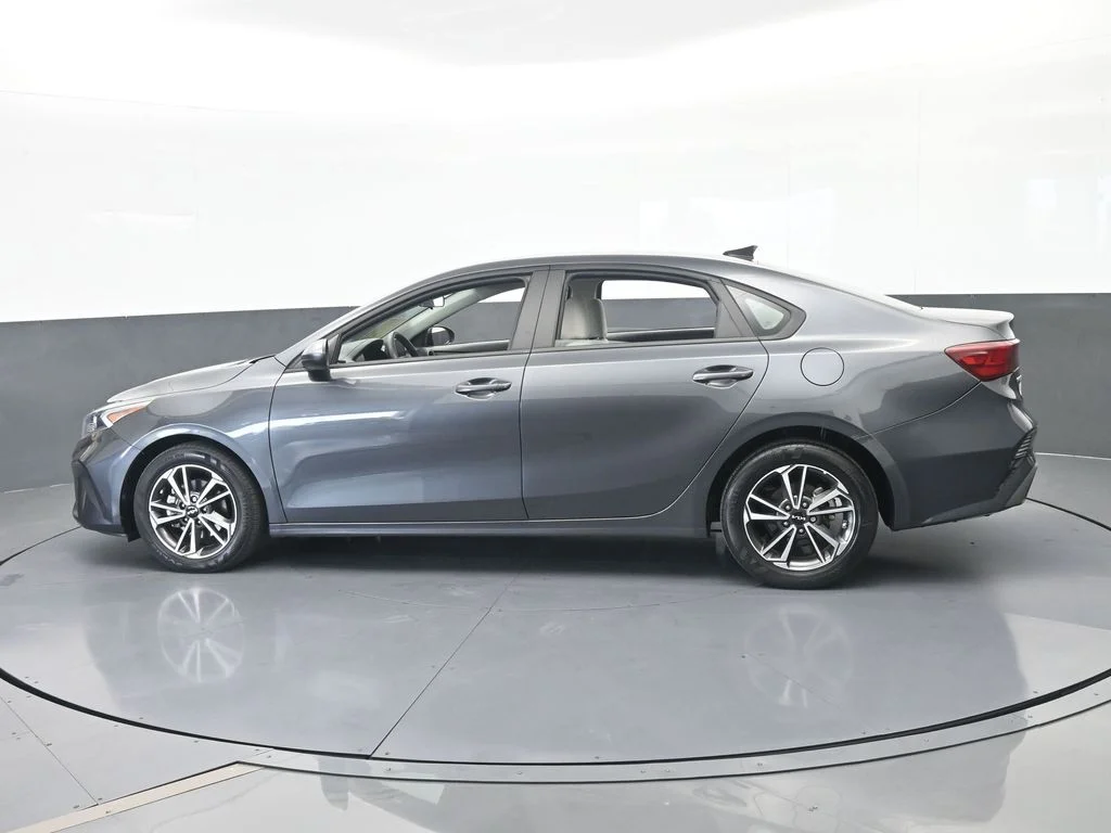 Used 2023 Gravity Gray Kia LXS image 3