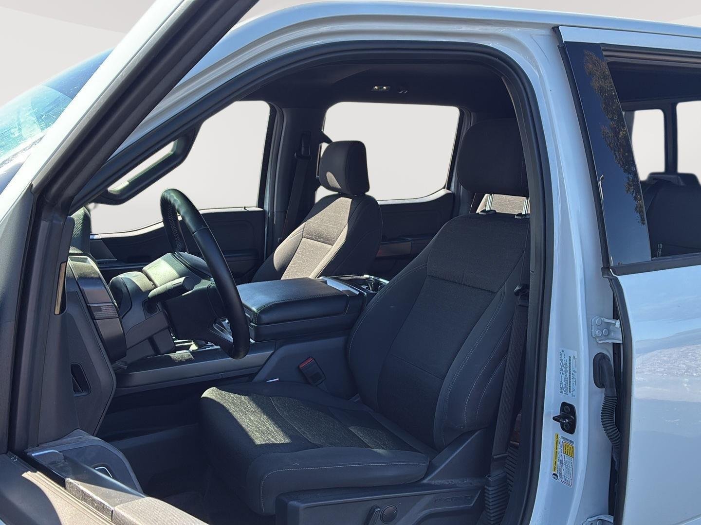 Used 2024 Oxford White Ford XLT image 3