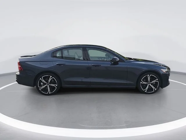 Used 2024 Blue Volvo Ultimate image 2