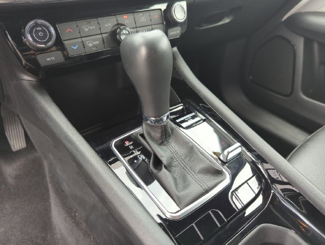 Used 2024 Gray Jeep Limited image 39
