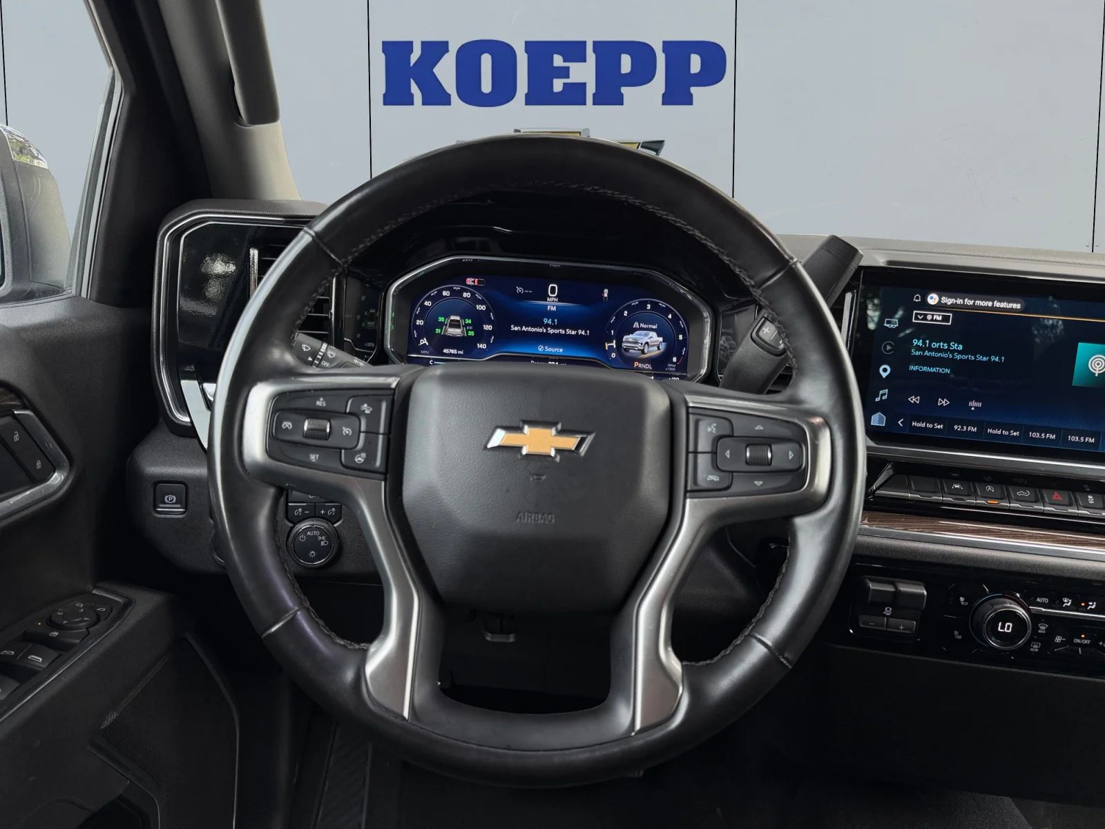 Used 2025 Summit White Chevrolet LT image 13
