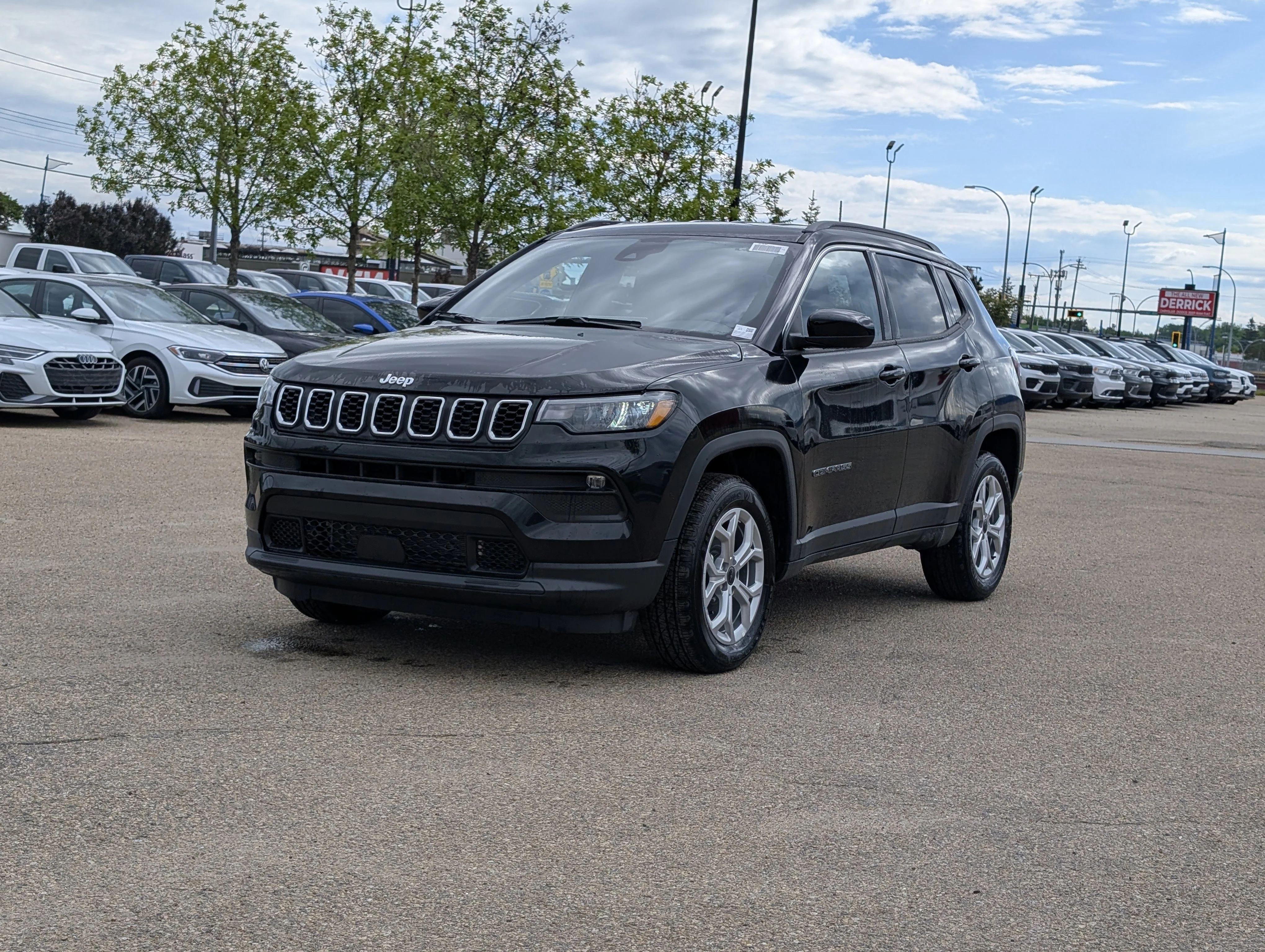 New 2026 Diamond Black Crystal Pearl Jeep North image 2