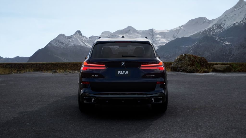New 2026 Carbon Black Metallic BMW xDrive50e image 32