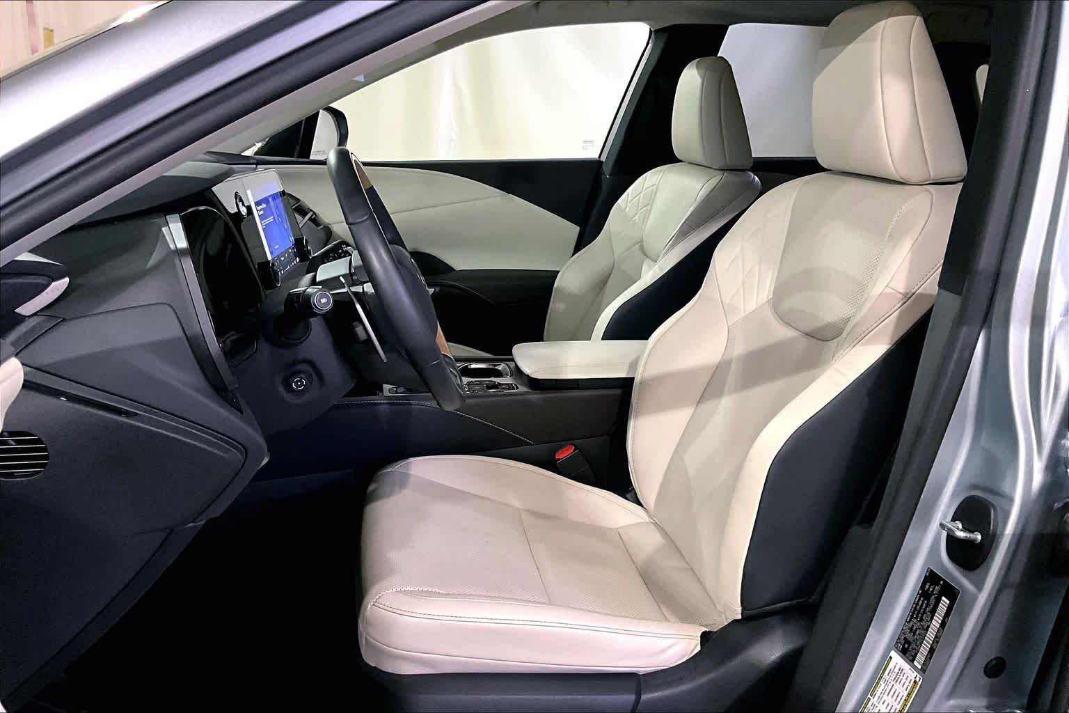Used 2024 Iridium Lexus Premium image 12