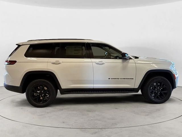 New 2026 White Jeep Altitude image 7
