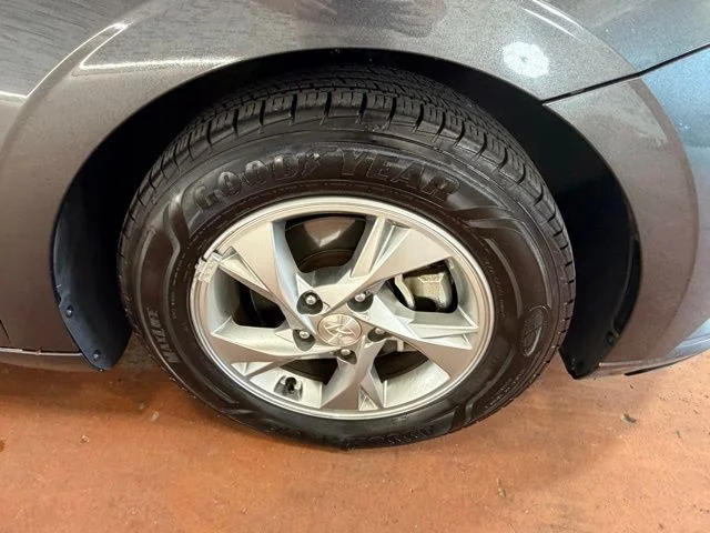 Used 2021 Portofino Gray Hyundai SE image 8