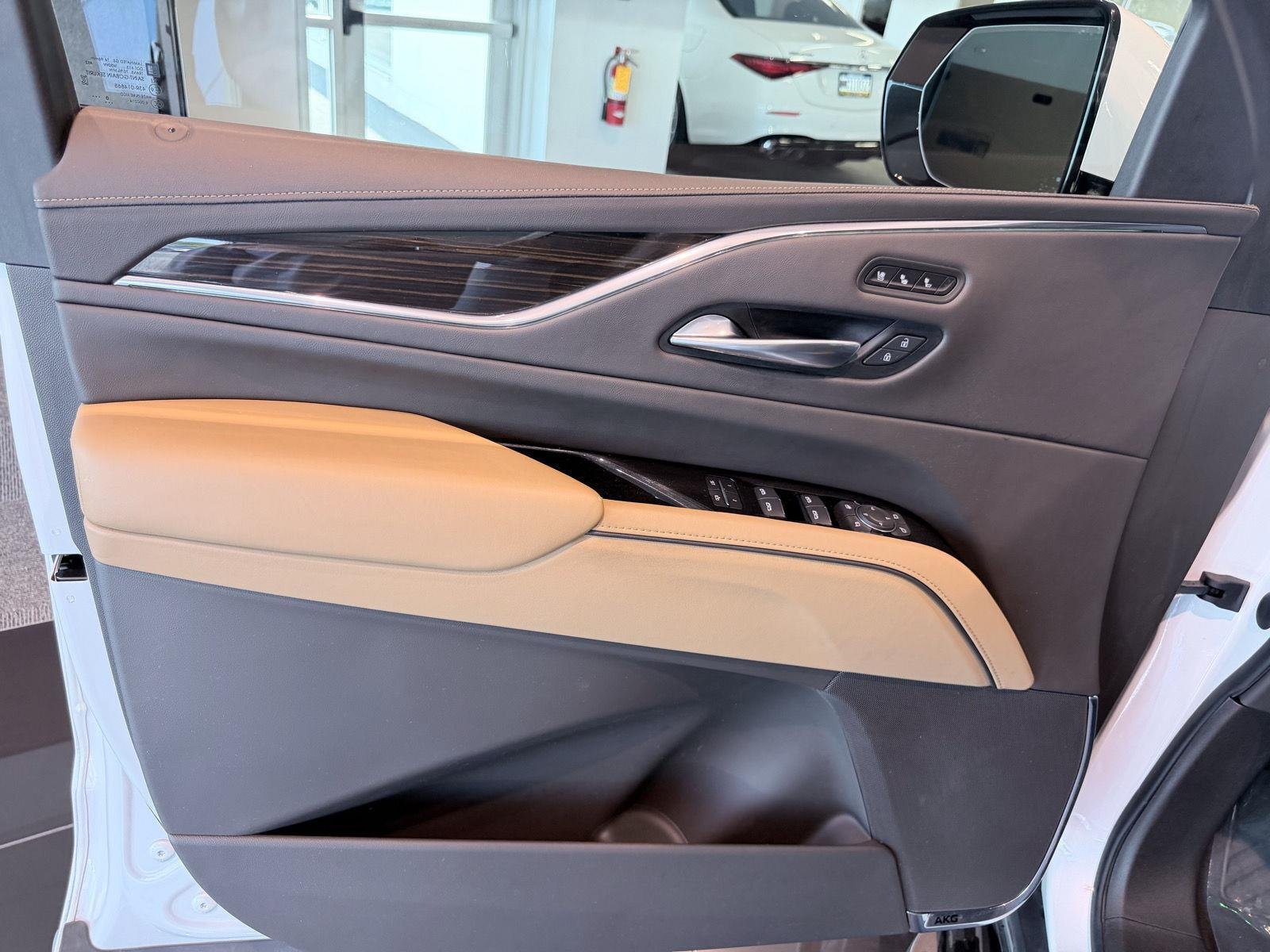 Used 2021 CRYSTAL WHITE TRICOAT Cadillac Premium Luxury image 39