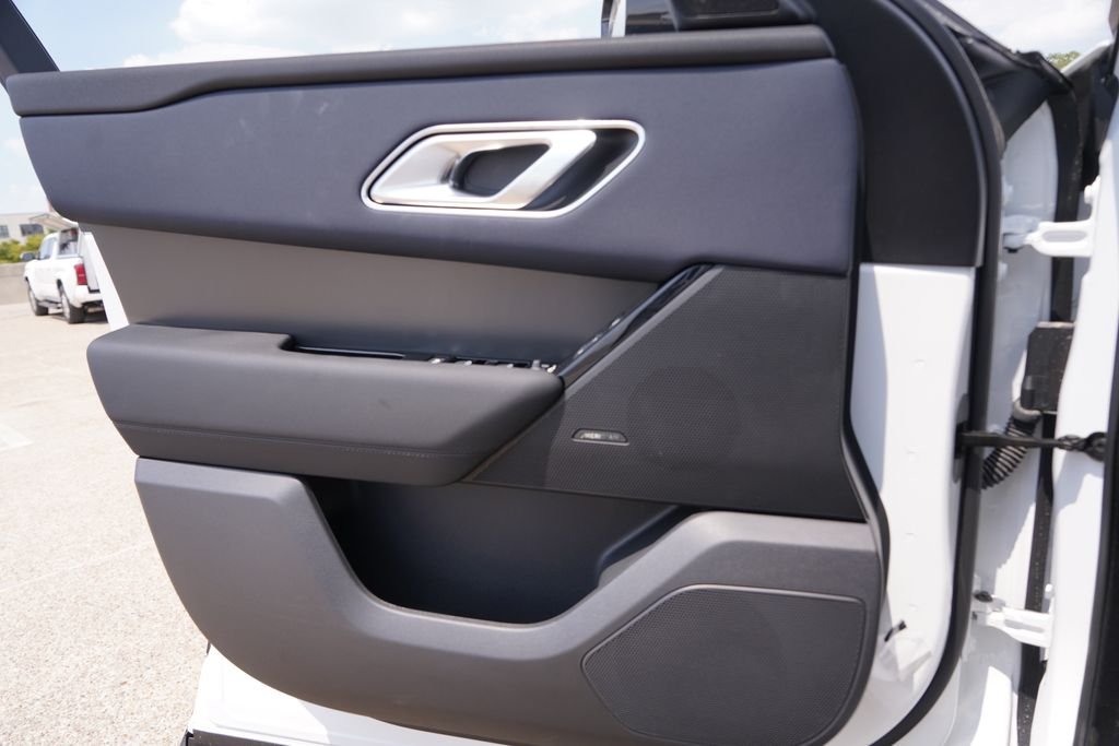 New 2026 Fuji White Land Rover S image 18
