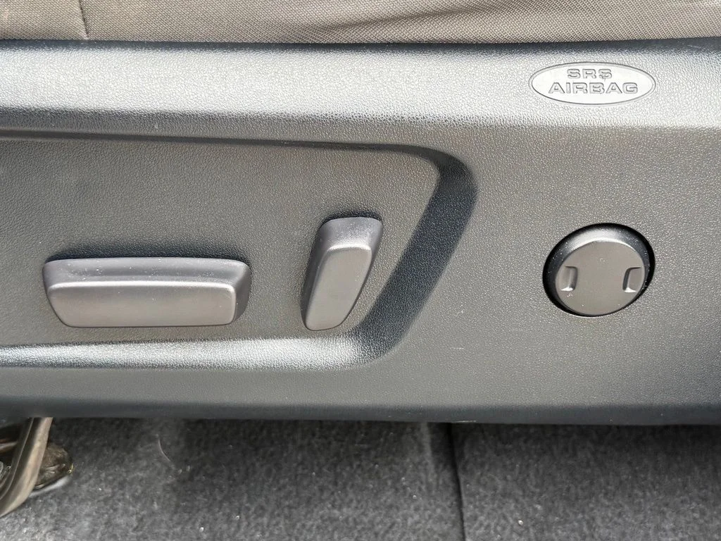 Used 2018 Silver Toyota SR5 image 15
