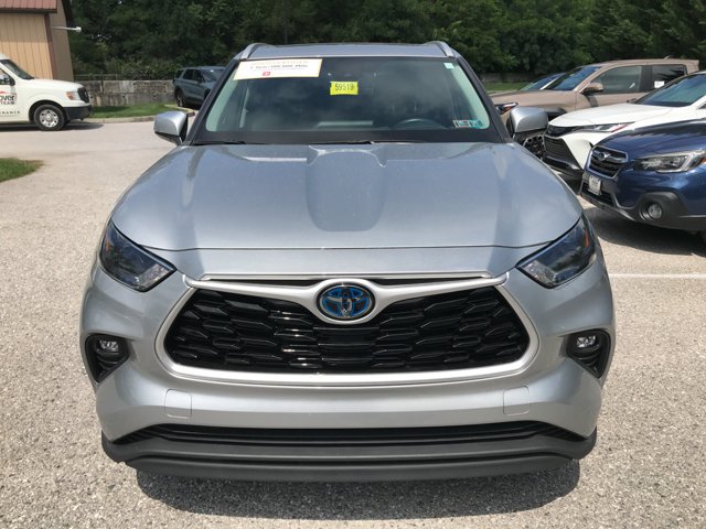 Used 2022 Celestial Silver Metallic Toyota Hybrid XLE image 3