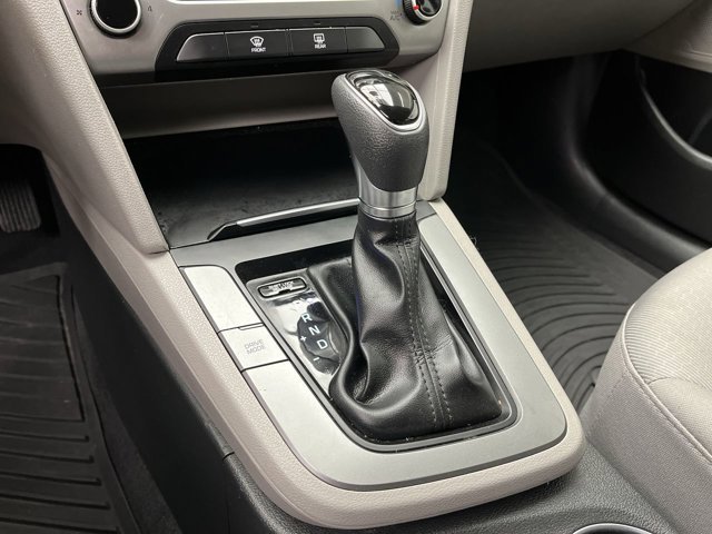 Used 2017 Shale Gray Metallic Hyundai SE image 18