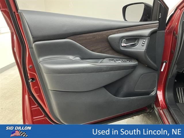 Used 2020 Cayenne Red Metallic Nissan Platinum image 16