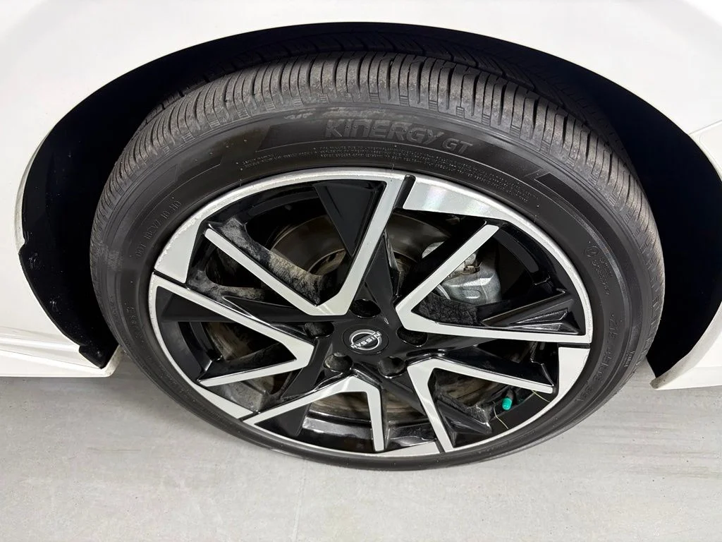 Certified Used 2025 White Nissan SR image 11