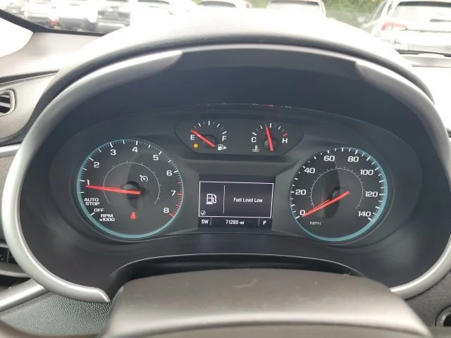 Used 2022 White Chevrolet LT image 27