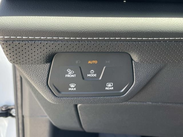 New 2026 White/off-white Volkswagen 2.0T SE w/Technology image 17