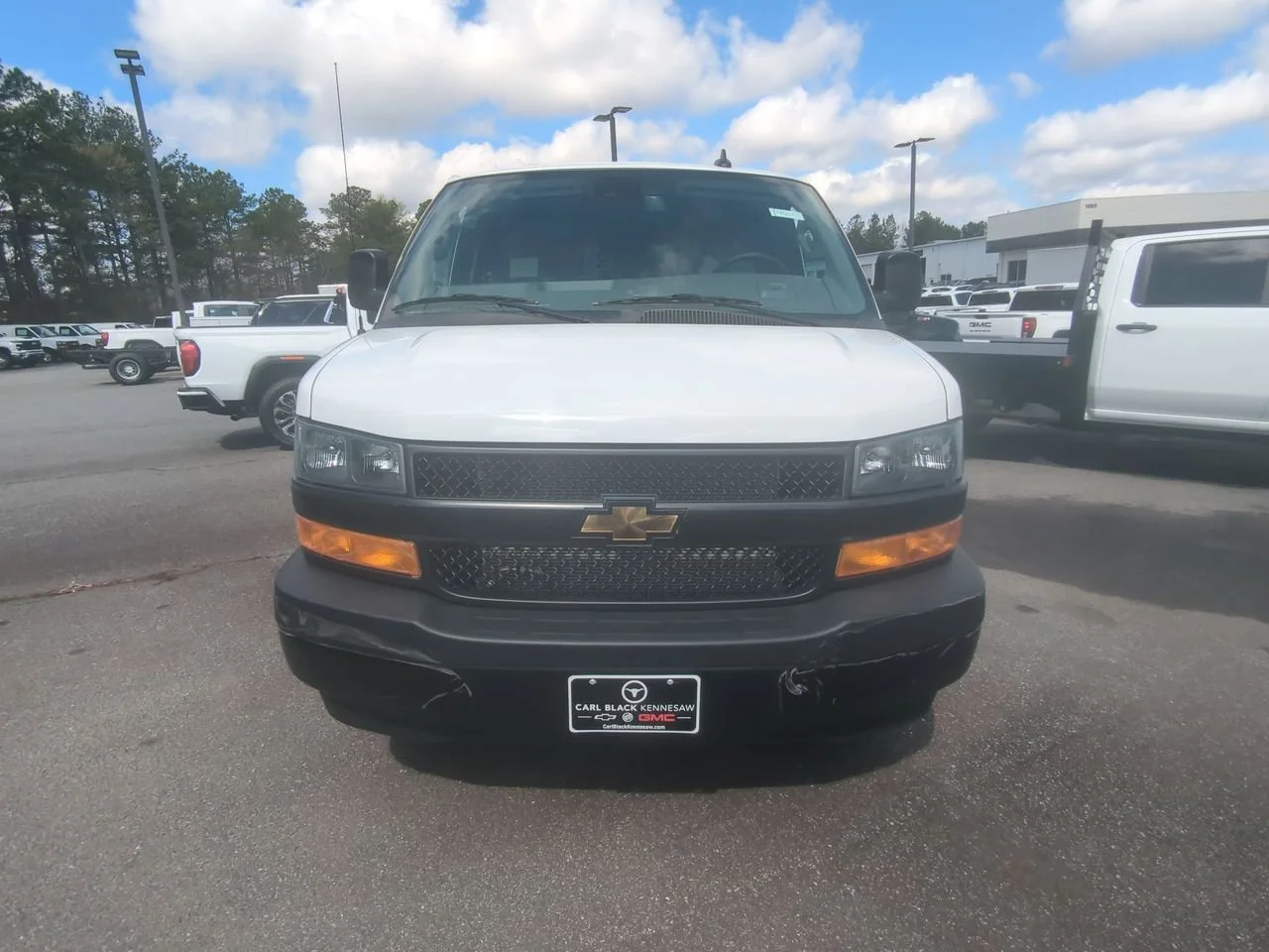 New 2025 Summit White Chevrolet WT image 3