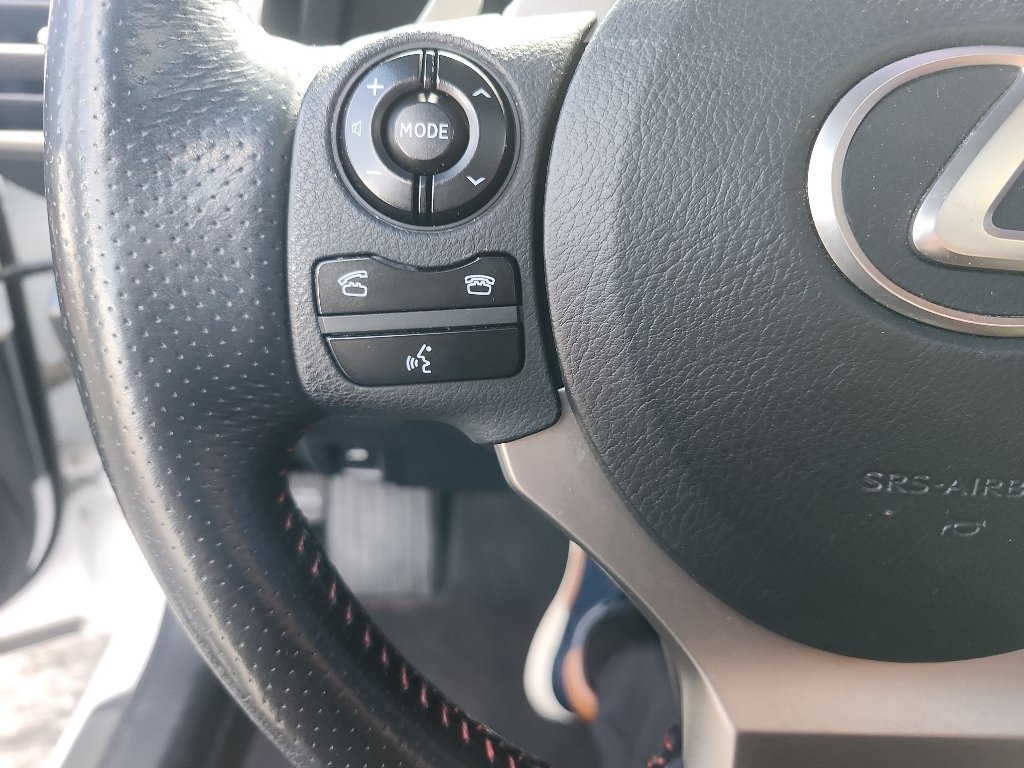 Used 2015 Starfire Pearl Lexus  image 18