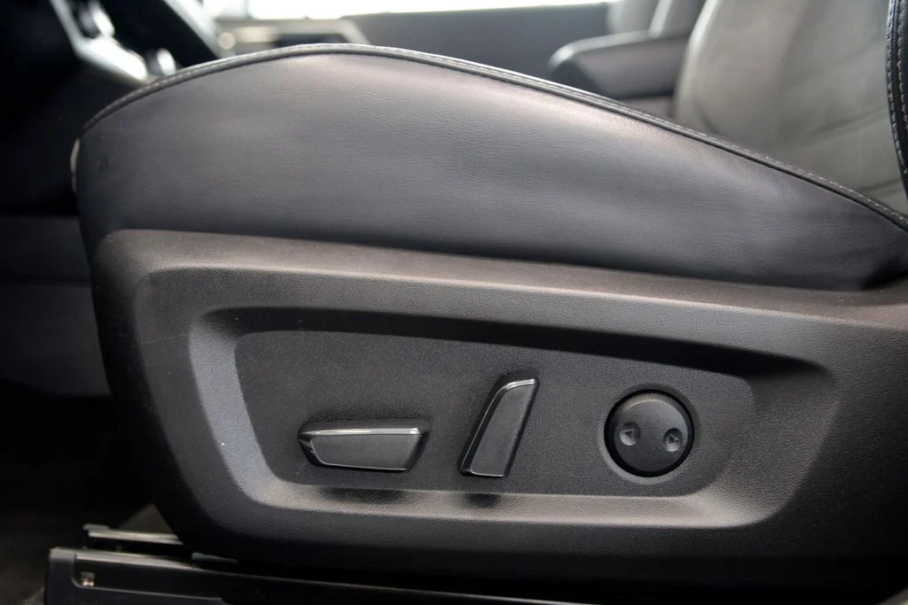 Used 2022  Mitsubishi SE image 17