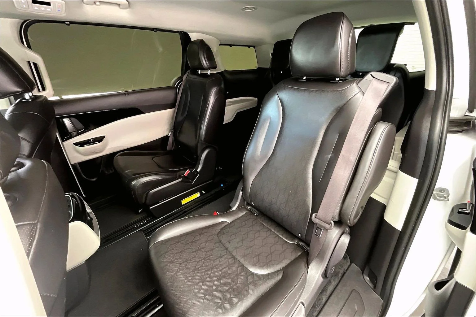 Used 2024 Snow White Pearl Kia EX image 20