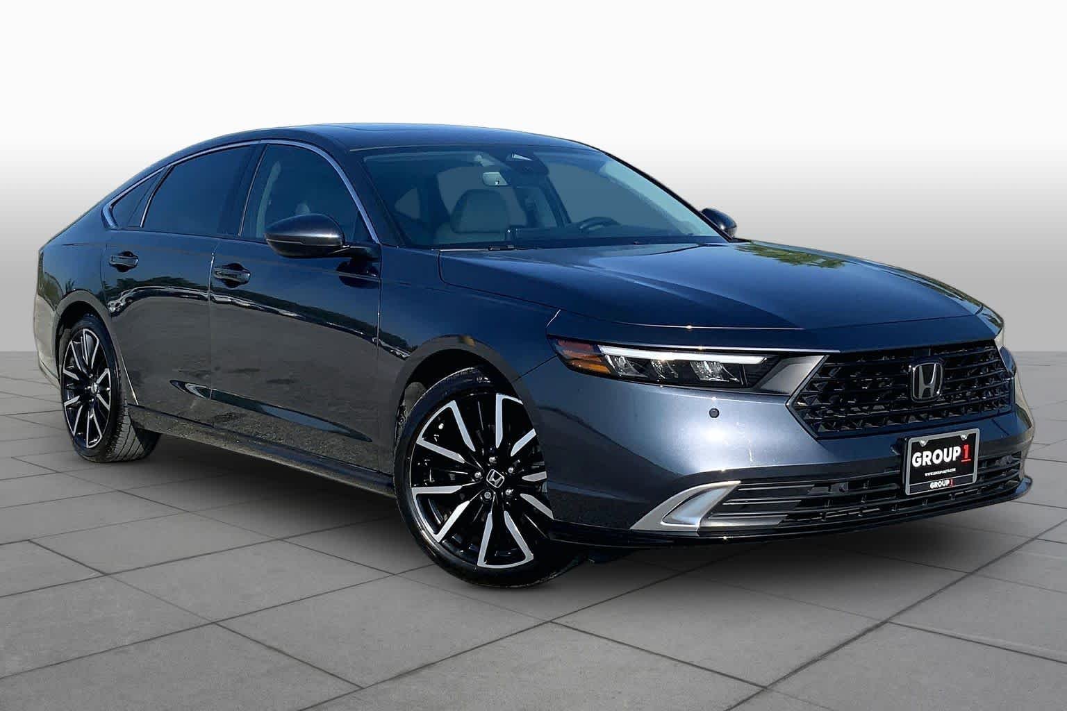 Used 2025 Meteorite Gray Metallic Honda Touring image 3