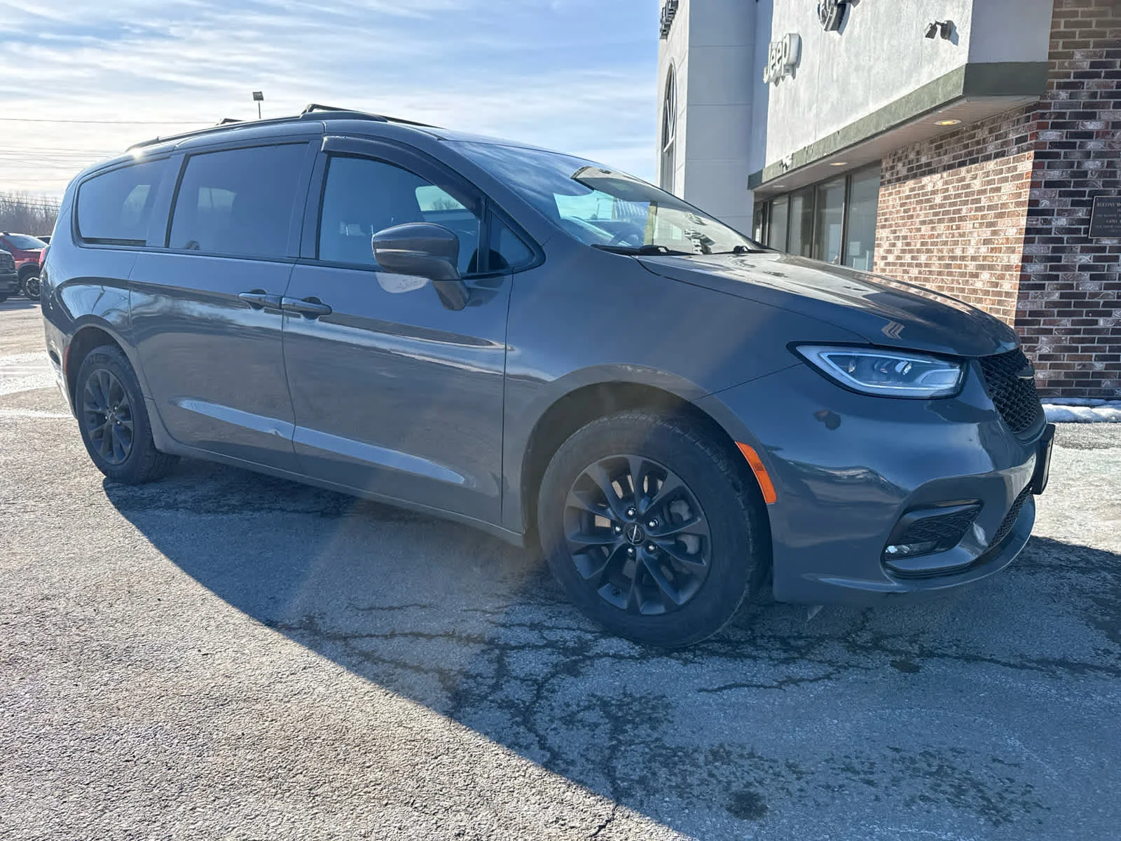 Used 2021 Ceramic Gray Clearcoat Chrysler Touring L image 4