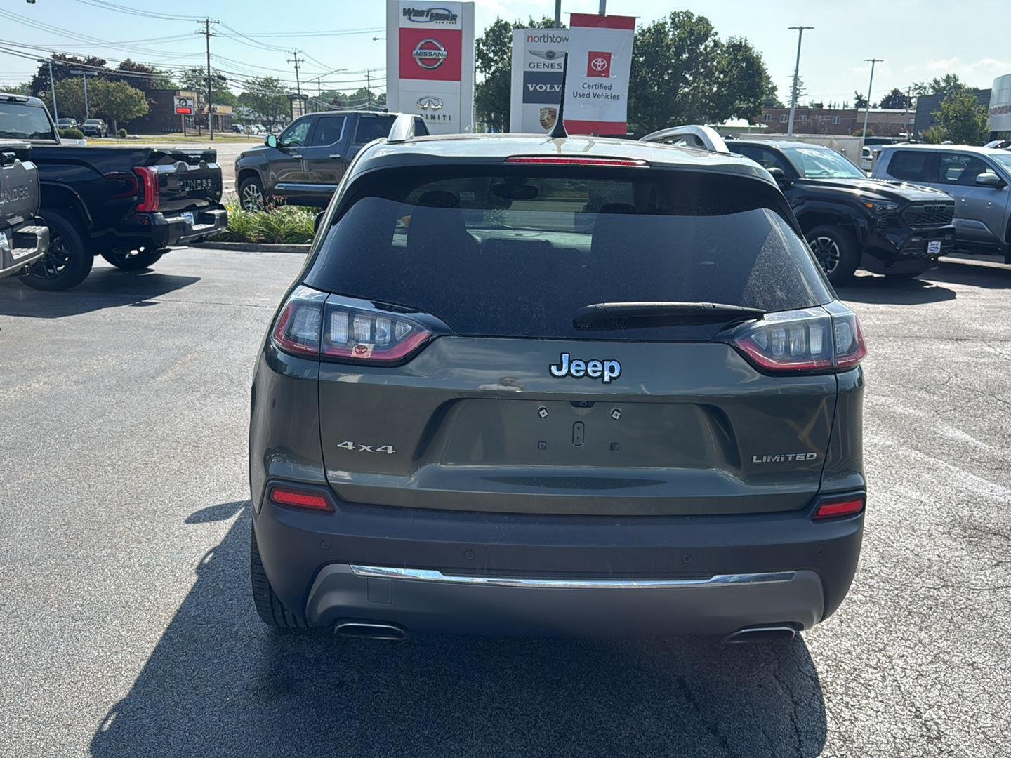 Used 2019 Olive Green Pearlcoat Jeep Limited image 5