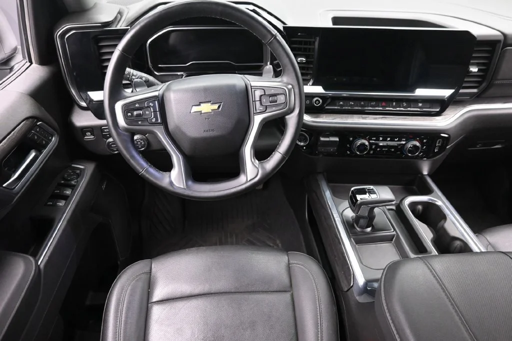 Used 2025 White Chevrolet LTZ image 12