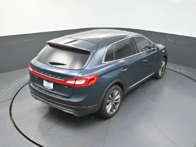 Used 2016 Blue Lincoln Reserve image 18