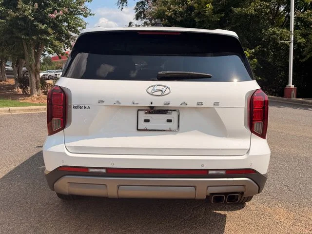 Used 2023 White Hyundai SEL image 4