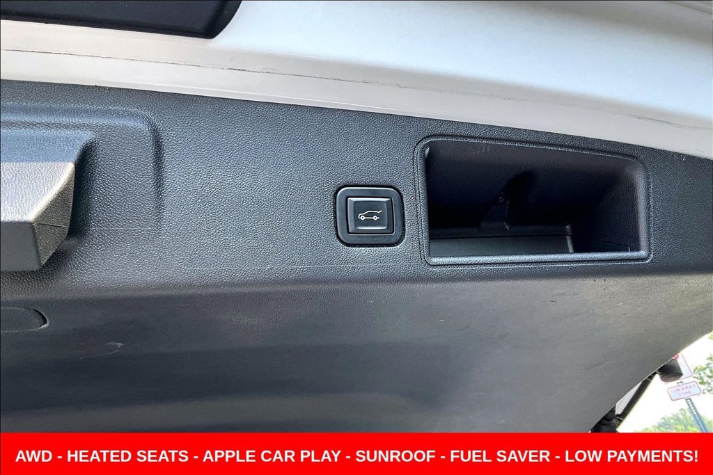 Used 2020 White GMC SLT image 28
