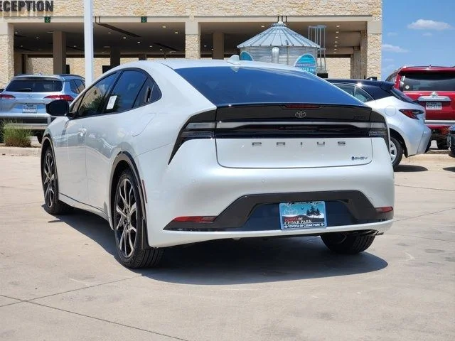 New 2025 Wind Chill Pearl Toyota XSE image 26