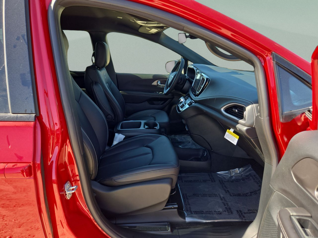 New 2026 Red Hot Pearl-Coat Exterior Paint Chrysler Select image 61