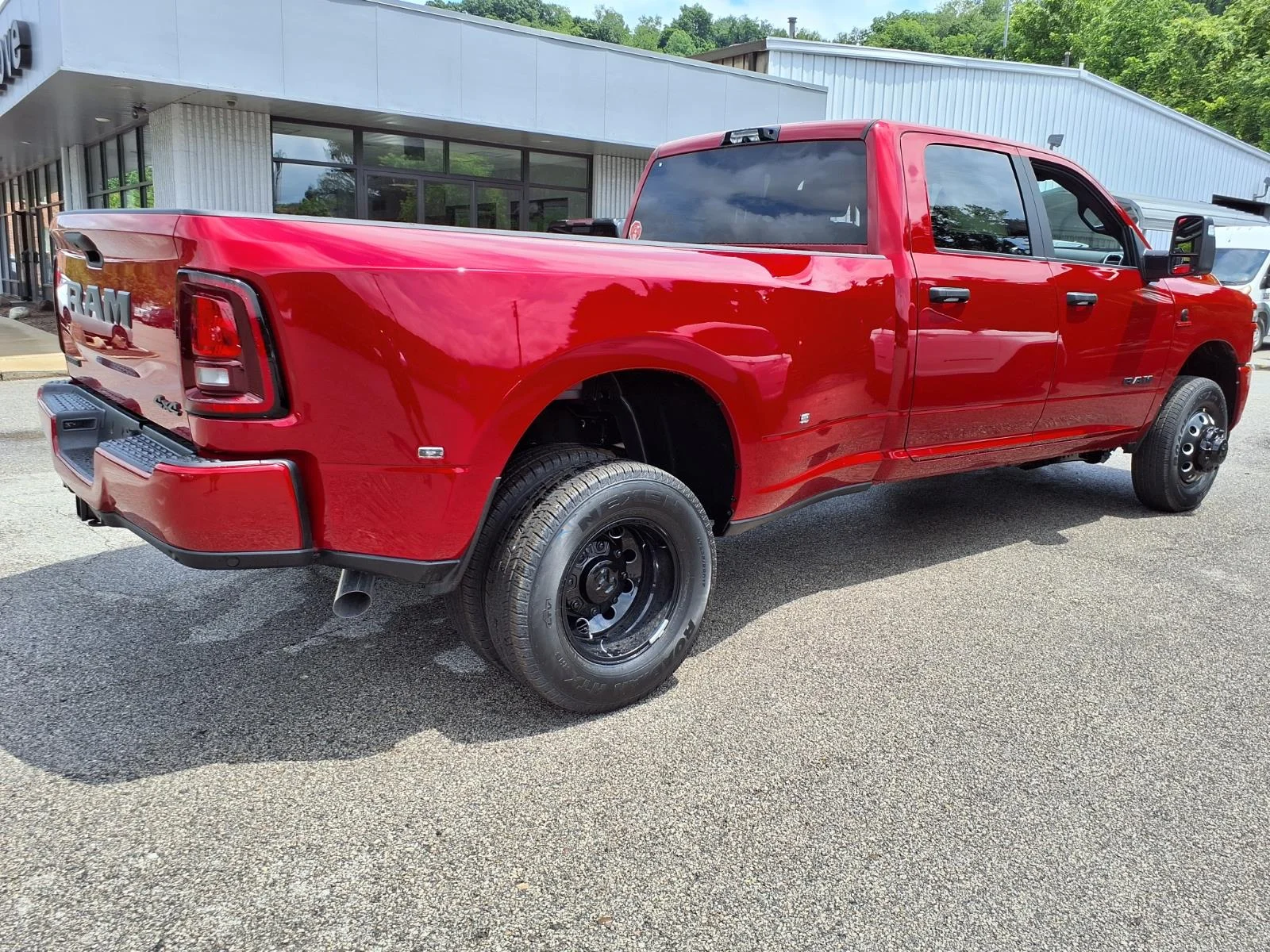 New 2026 Molten Red Pearl-Coat Exterior Paint RAM Big Horn image 2