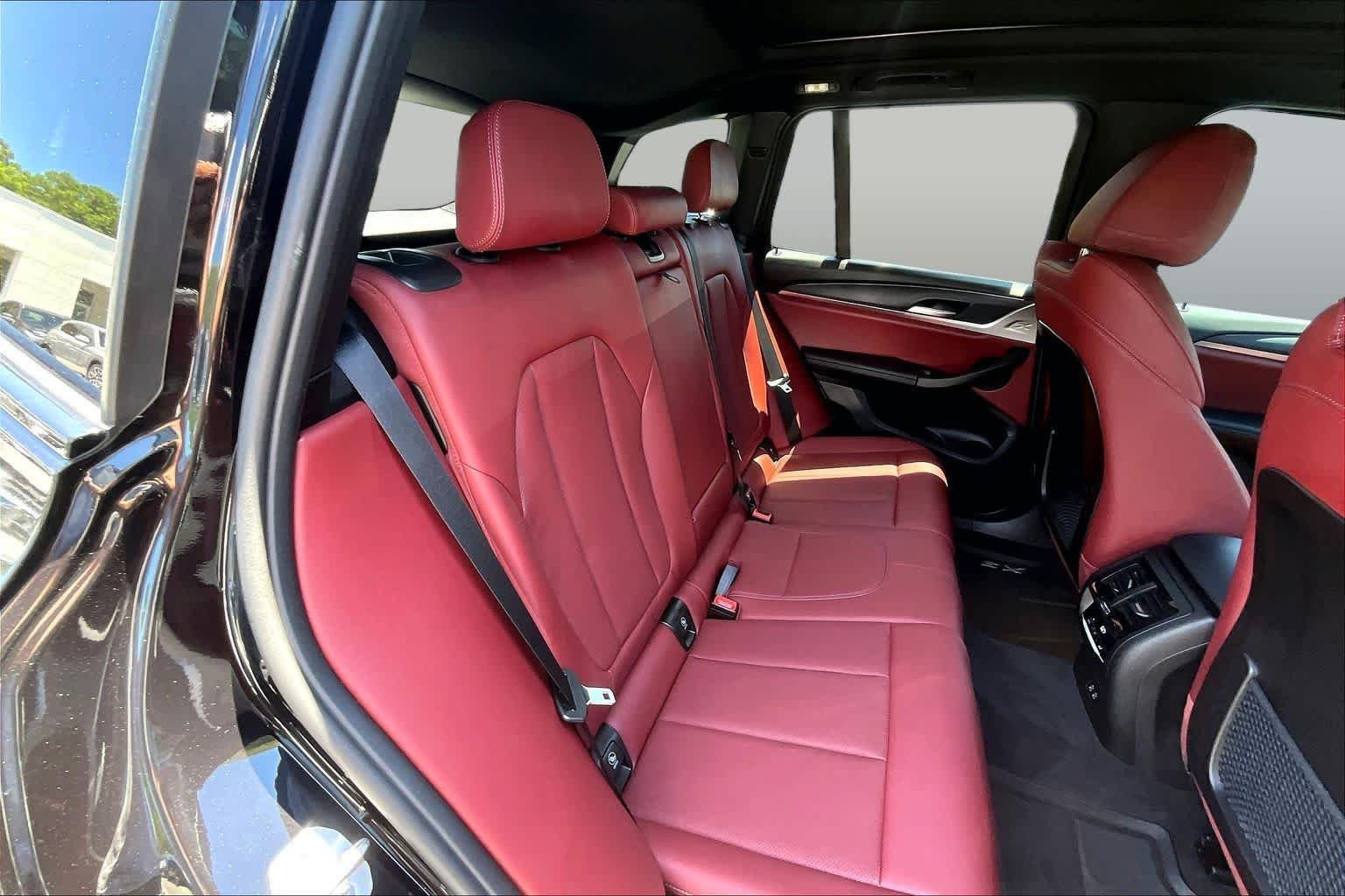 Used 2024 Black Sapphire Metallic BMW sDrive30i image 19