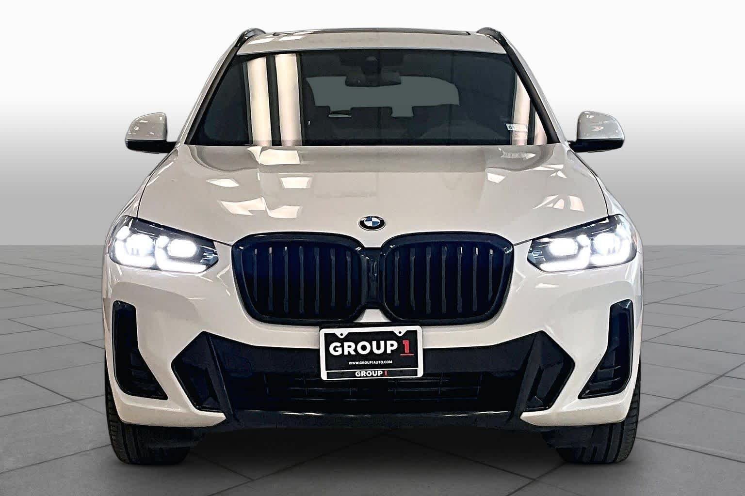 Used 2024 Alpine White BMW sDrive30i image 3
