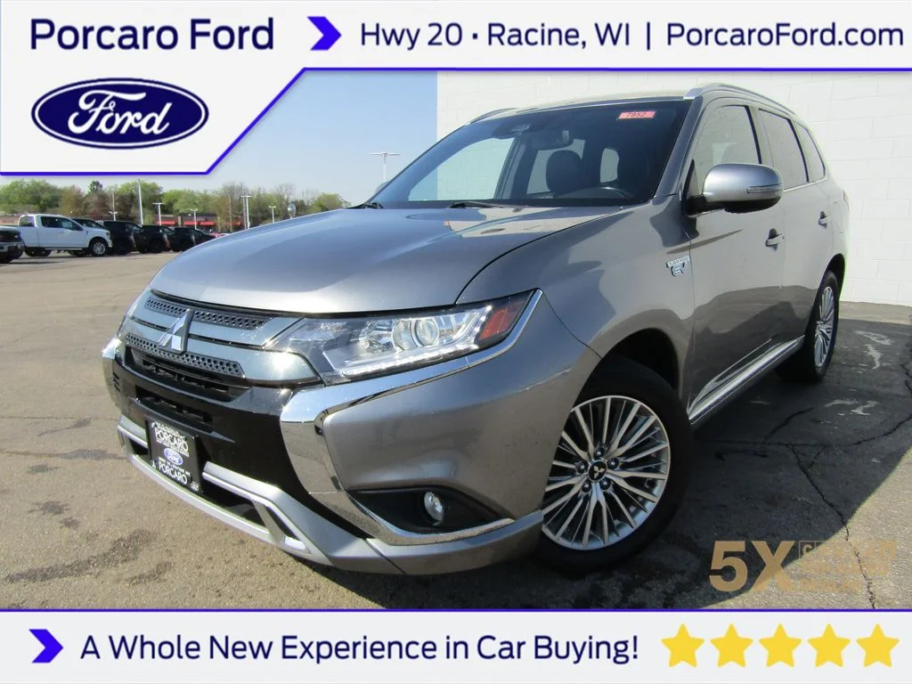 2022 Mitsubishi Outlander Plug-in Hybrid's photo