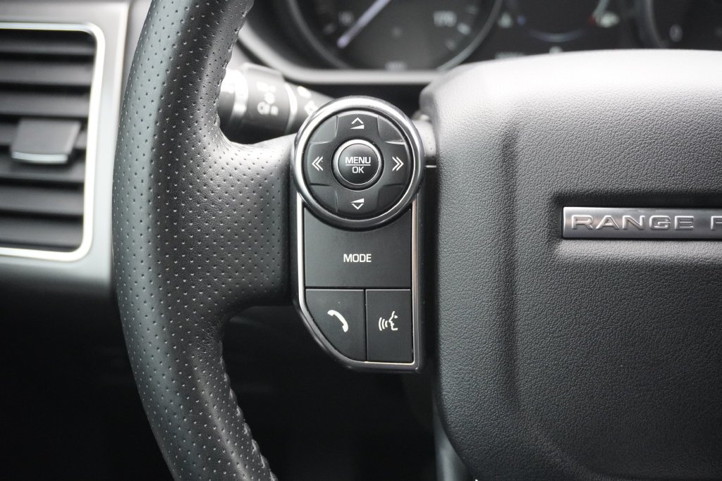 Used 2017 White Land Rover SE image 12