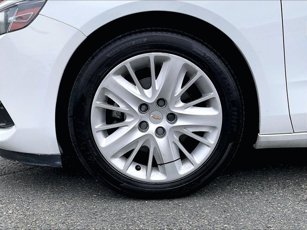 Used 2019 White Chevrolet LS image 7