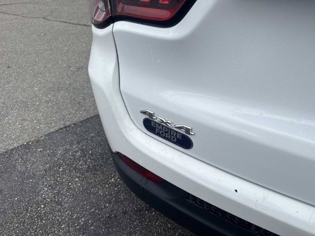 Used 2024 Bright White Clearcoat Jeep Latitude image 5