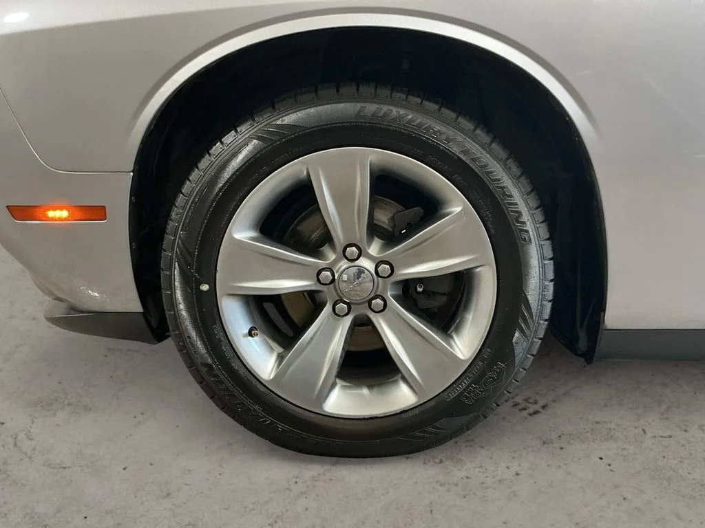 Used 2016 Silver Dodge SXT image 9