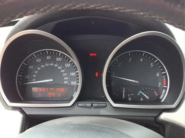 Used 2003  BMW 2.5i image 10