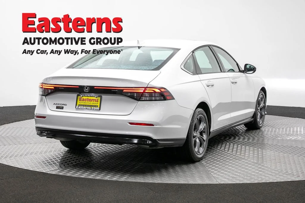 Used 2024 White Honda EX image 5