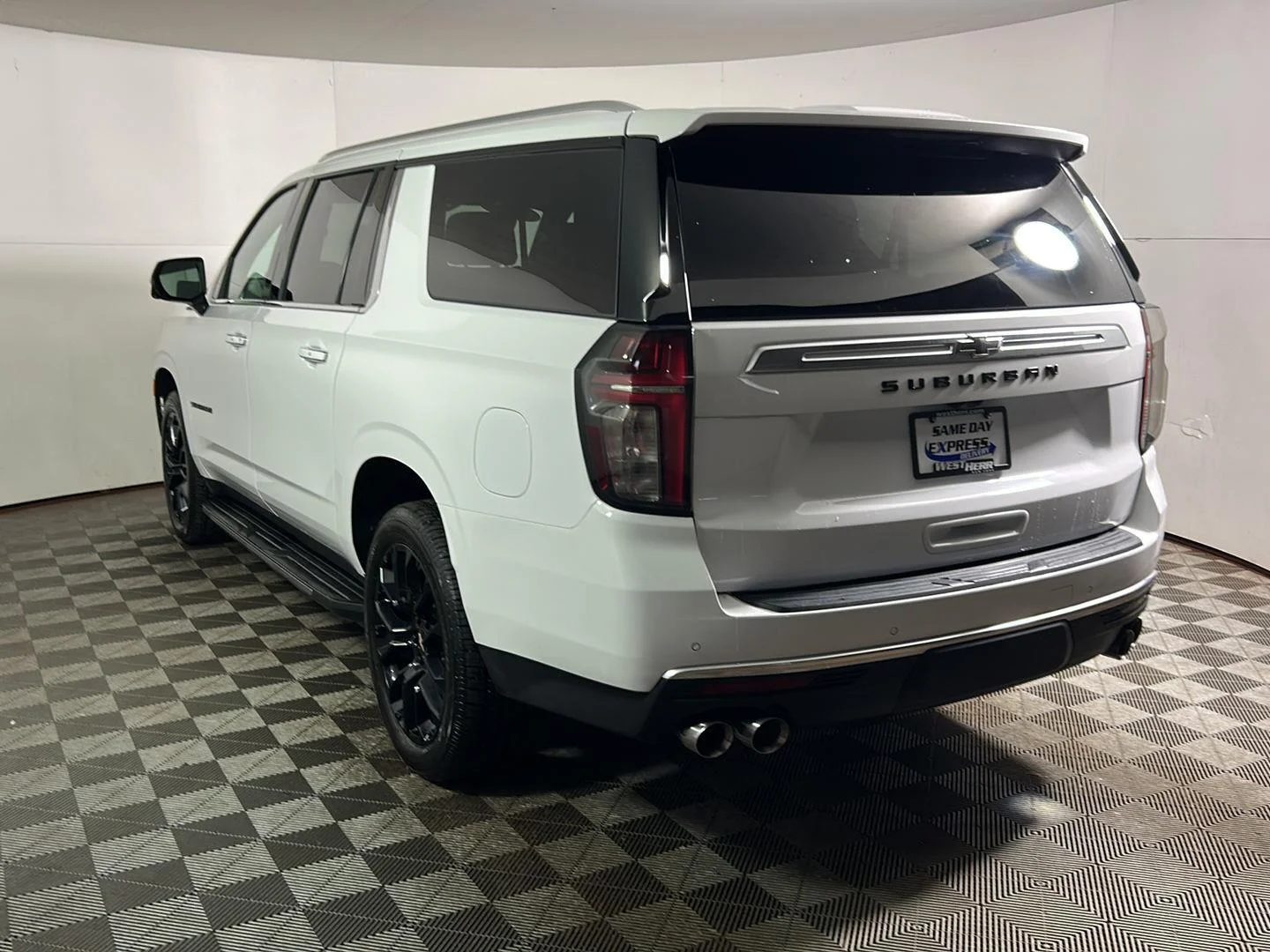 Used 2023 Summit White Chevrolet High Country image 11