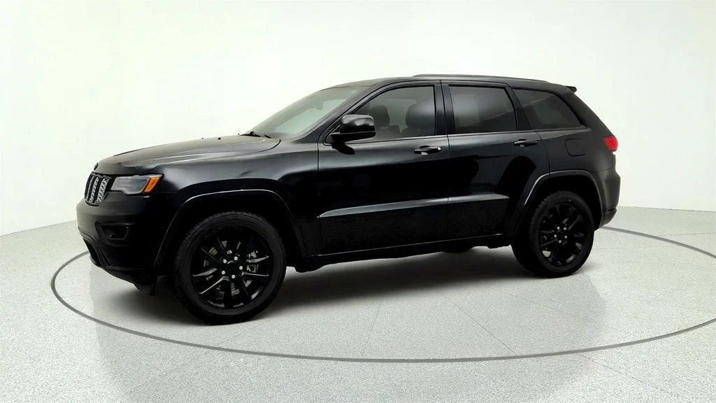 Used 2022 Diamond Black Crystal Pearlcoat Jeep Laredo X 4x2 image 8